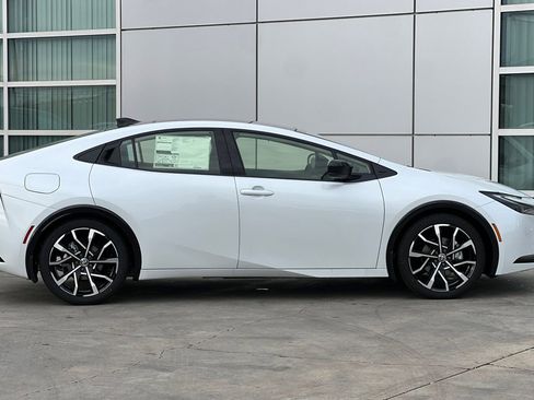 New 2026 Toyota Prius Plug-In Hybrid FWD image 3
