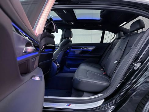 Used 2018 BMW 740e xDrive AWD/4WD image 25