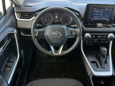 Used 2022 Toyota RAV4 XLE w/ Convenience Package FWD image 16