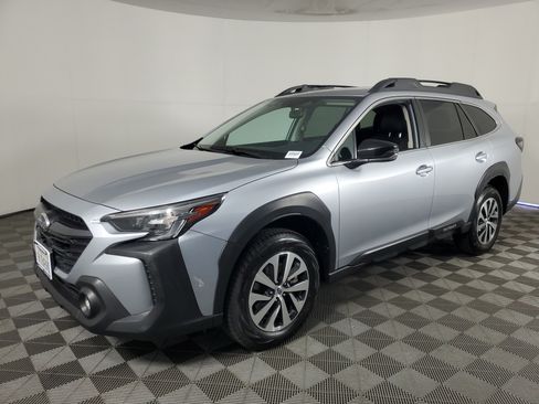 Used 2025 Subaru Outback Premium AWD/4WD image 8