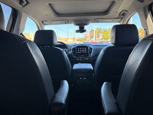 Used 2020 Chevrolet Traverse LT w/ LT Premium Package image 11