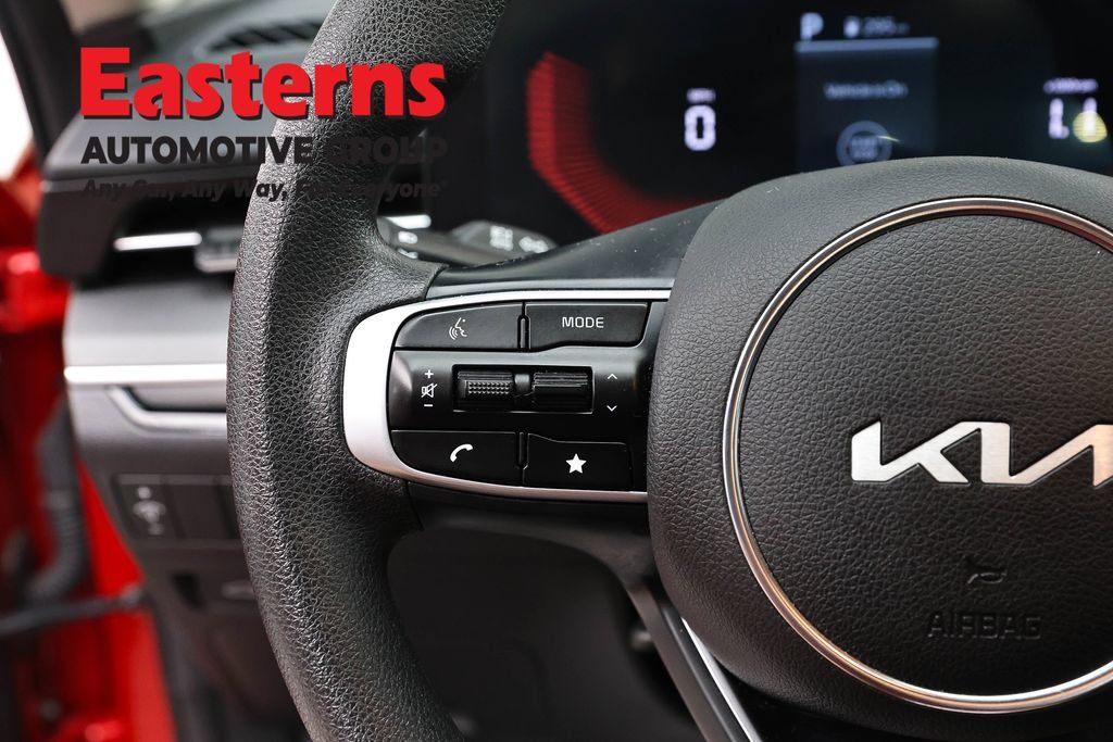 Used 2025 Kia K5 LXS FWD image 16