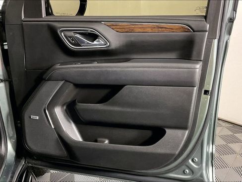 Used 2023 Chevrolet Suburban Premier AWD/4WD image 25