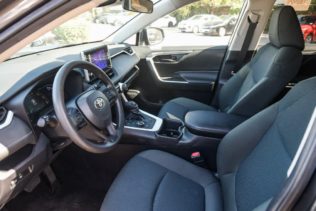 Certified 2024 Toyota RAV4 LE AWD/4WD image 16
