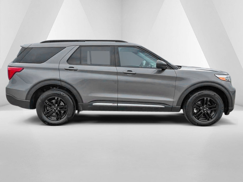 Used 2024 Ford Explorer XLT AWD/4WD image 8
