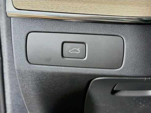 New 2026 Volvo XC90 B6 Plus w/ Protection Package Premier AWD/4WD image 10