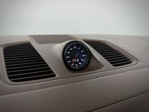 Used 2022 Porsche Cayenne Turbo image 29