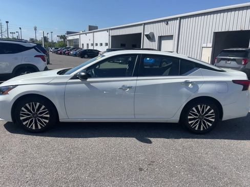 Used 2025 Nissan Altima 2.5 SV image 7