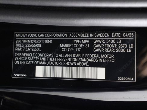Certified 2025 Volvo XC60 B5 Core image 16