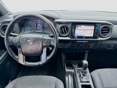 Used 2016 Toyota Tacoma TRD Sport image 15