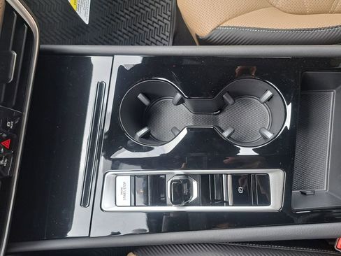 Used 2025 Volkswagen Atlas Cross Sport SE image 17