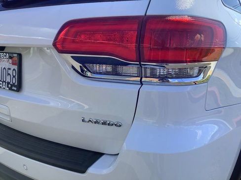 Used 2018 Jeep Grand Cherokee Laredo image 41