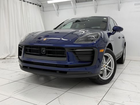 Certified 2025 Porsche Macan image 8