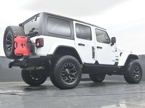 Used 2018 Jeep Wrangler Unlimited Sahara w/ Dual Top Group AWD/4WD image 30