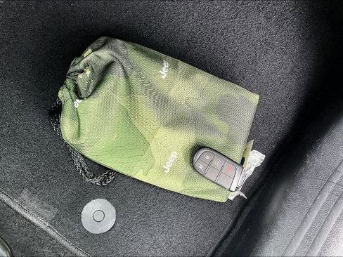 Used 2023 Jeep Compass Limited image 10