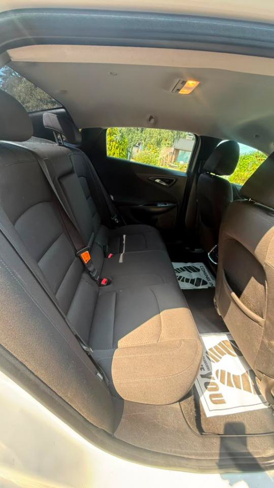 Used 2018 Chevrolet Malibu LT FWD image 17