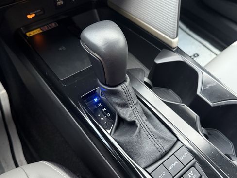 Used 2025 Toyota Camry SE image 22