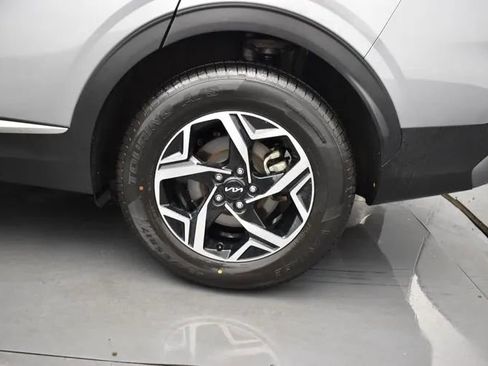 Used 2025 Kia Sportage LX AWD/4WD image 35