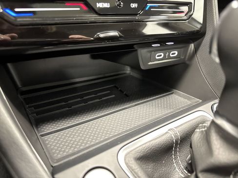 Used 2025 Volkswagen Jetta SE w/ Sunroof Package image 23