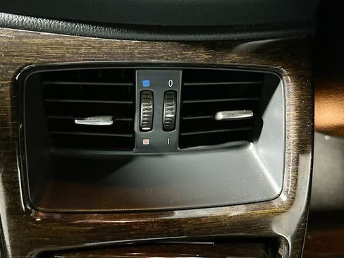 Used 2013 BMW 335i Convertible RWD image 28