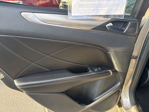 Used 2017 Lincoln MKC Premiere image 21