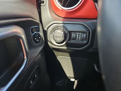 Used 2021 Jeep Gladiator Rubicon AWD/4WD image 22