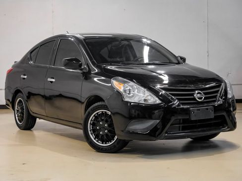 Used 2019 Nissan Versa SV FWD image 8