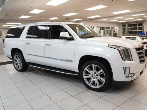 Used 2019 Cadillac Escalade ESV Luxury image 17