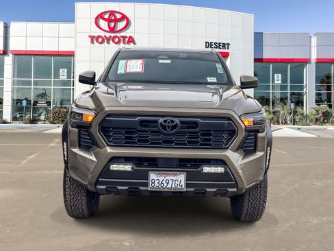 Certified 2025 Toyota Tacoma TRD Off-Road image 2