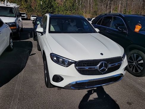 Used 2025 Mercedes-Benz GLC 300 4MATIC image 1