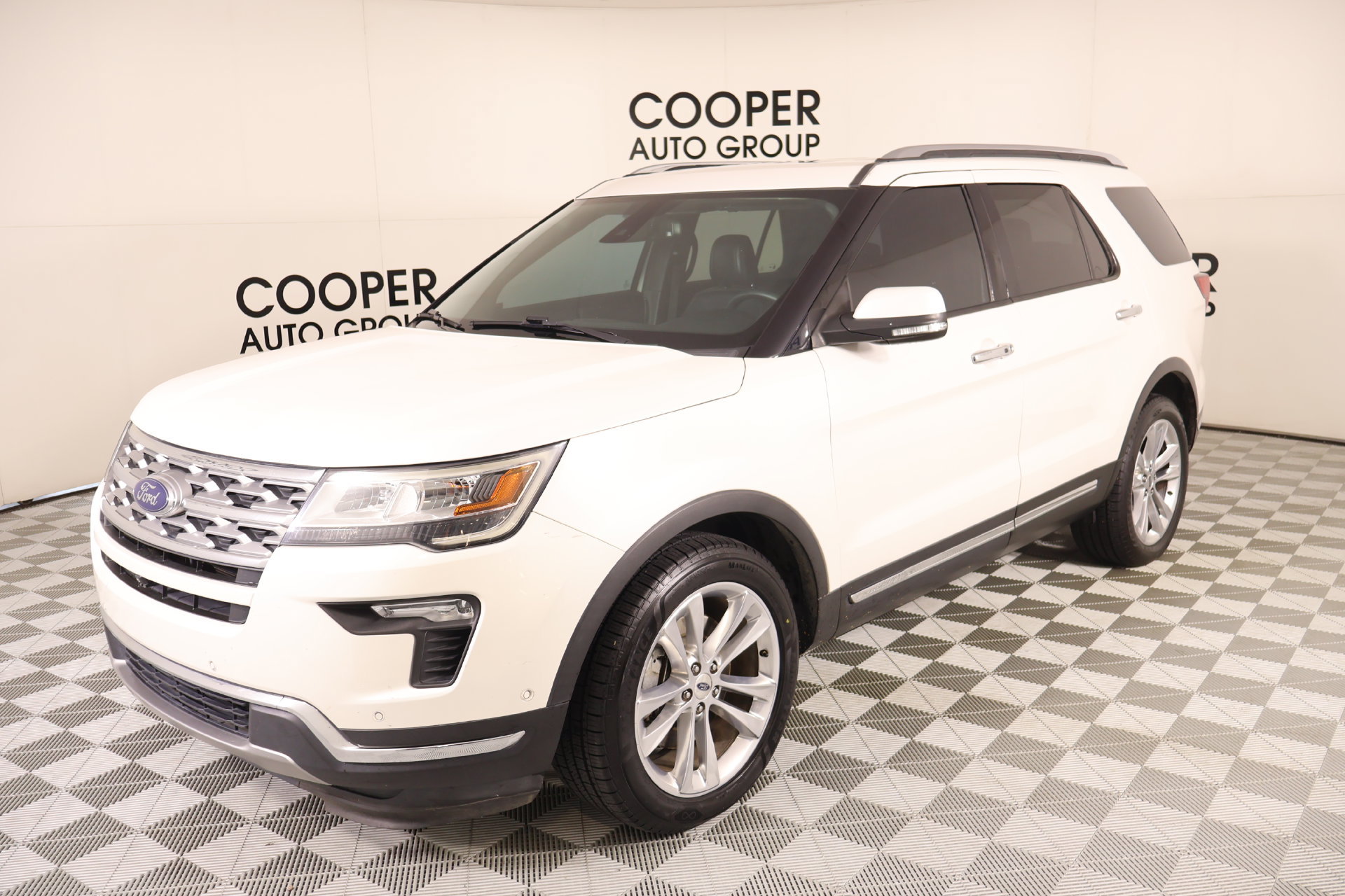 Used 2018 Ford Explorer Limited w/ Equipment Group 301A AWD/4WD image 11
