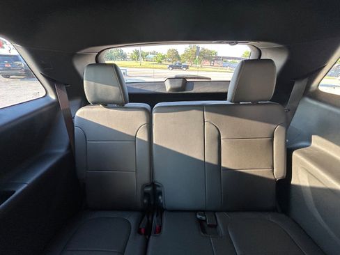 Used 2023 Chevrolet Traverse Premier image 24