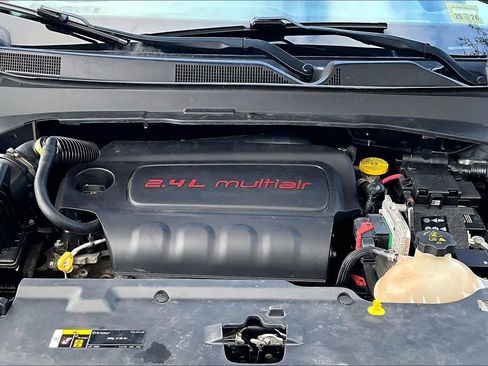 Used 2018 Jeep Compass Latitude w/ Cold Weather Group image 29