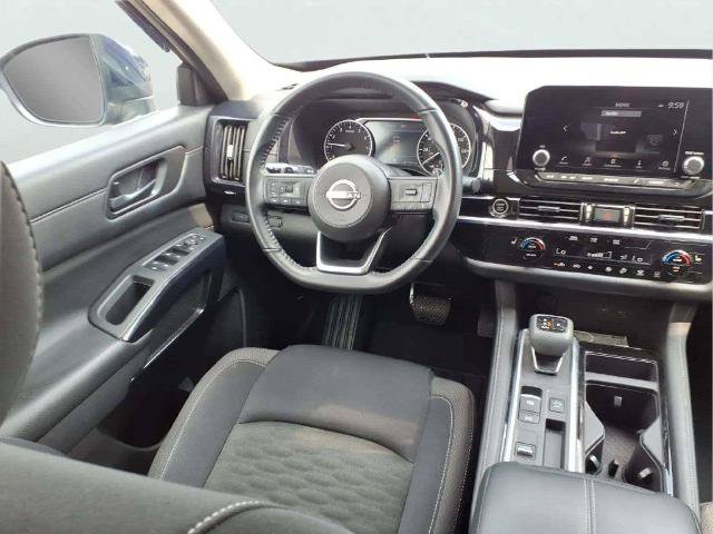 Certified 2024 Nissan Pathfinder SV FWD image 8