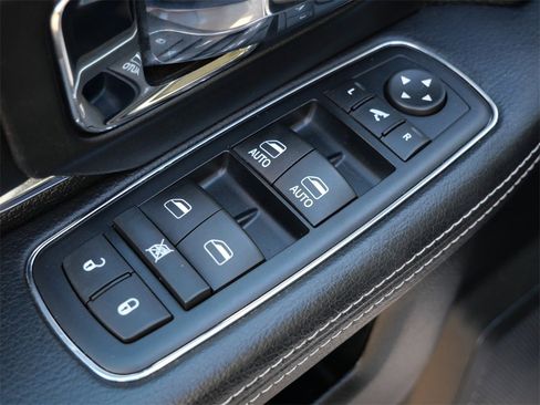 Used 2016 RAM 1500 Laramie w/ Convenience Group image 16