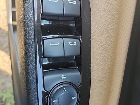 Used 2023 Chevrolet Equinox Premier AWD/4WD image 22