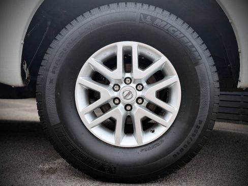 Used 2014 Nissan Frontier SV RWD image 11