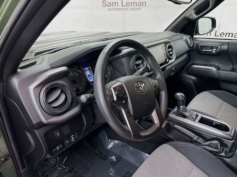 Used 2022 Toyota Tacoma TRD Sport image 9