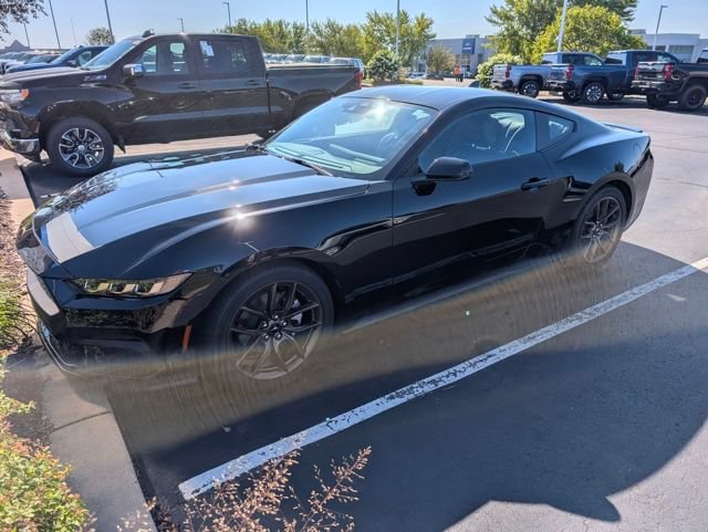 Used 2025 Ford Mustang Premium RWD image 4