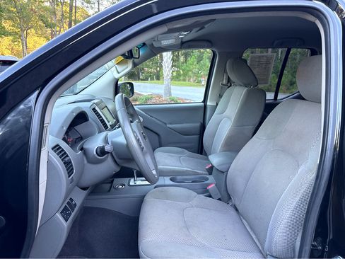 Used 2020 Nissan Frontier SV image 19