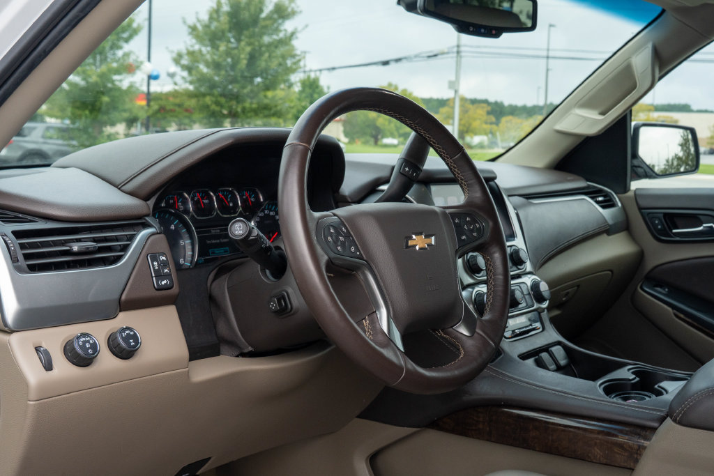 Used 2017 Chevrolet Suburban LT w/ Luxury Package AWD/4WD image 15