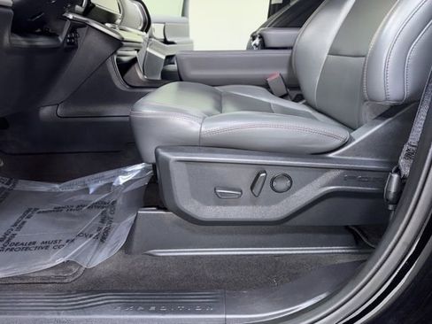 Used 2025 Ford Expedition Active image 9