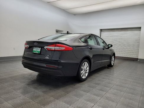 Used 2020 Ford Fusion SE image 9