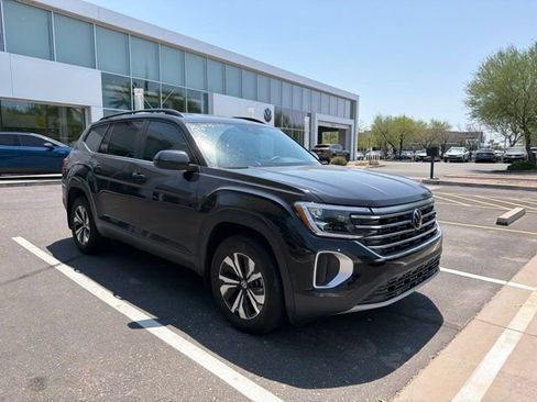 Used 2025 Volkswagen Atlas SE AWD/4WD image 3