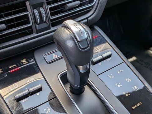 Used 2023 Porsche Macan AWD/4WD image 12
