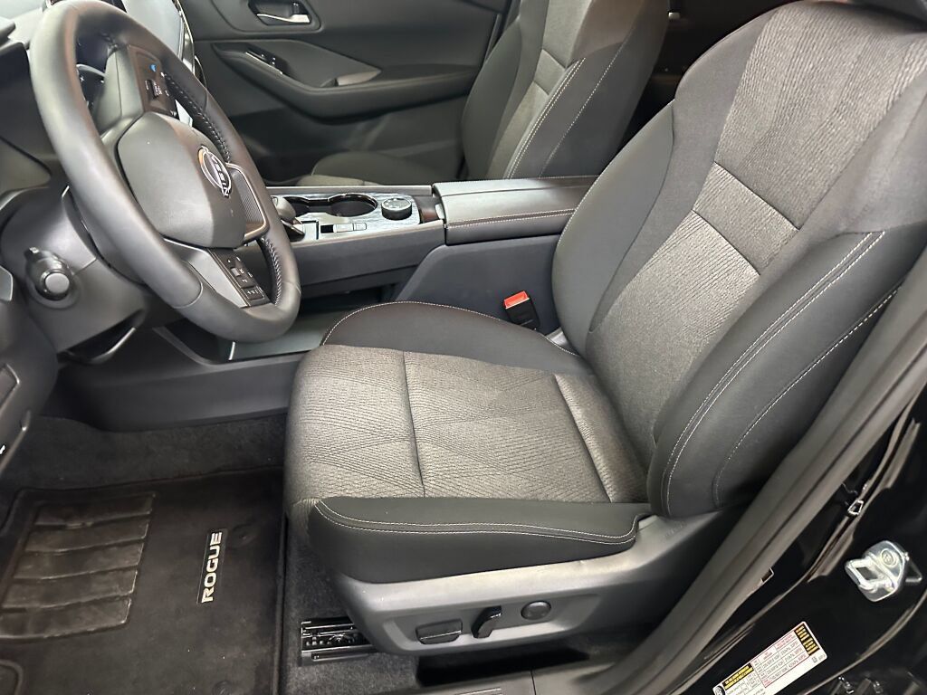 Used 2026 Nissan Rogue SV AWD/4WD image 6