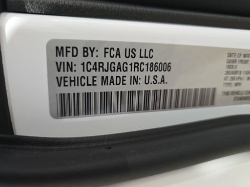 Used 2024 Jeep Grand Cherokee Laredo X w/ Luxury Tech Group I RWD image 33