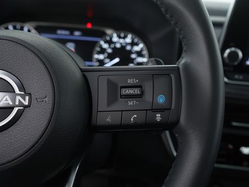 Used 2024 Nissan Rogue SV w/ SV Premium Package image 28