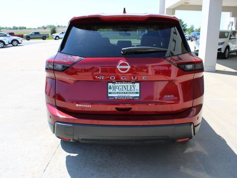 Used 2025 Nissan Rogue SV AWD/4WD image 8