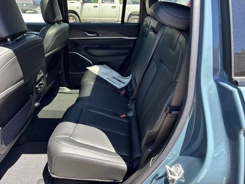 New 2026 Jeep Grand Cherokee Limited w/ Limited Altitude Package AWD/4WD image 13